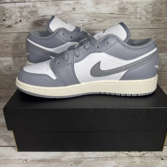 Nike Air Jordan 1 Low Vintage Grey Shoes 553560-053 (GS) Youth Sizes - Picture 5 of 15